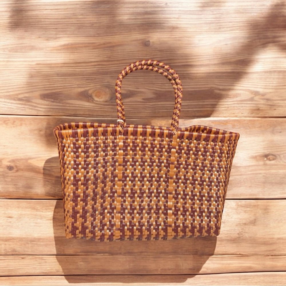 Large Mexican handwoven bag. Great for beach day and market shopping.